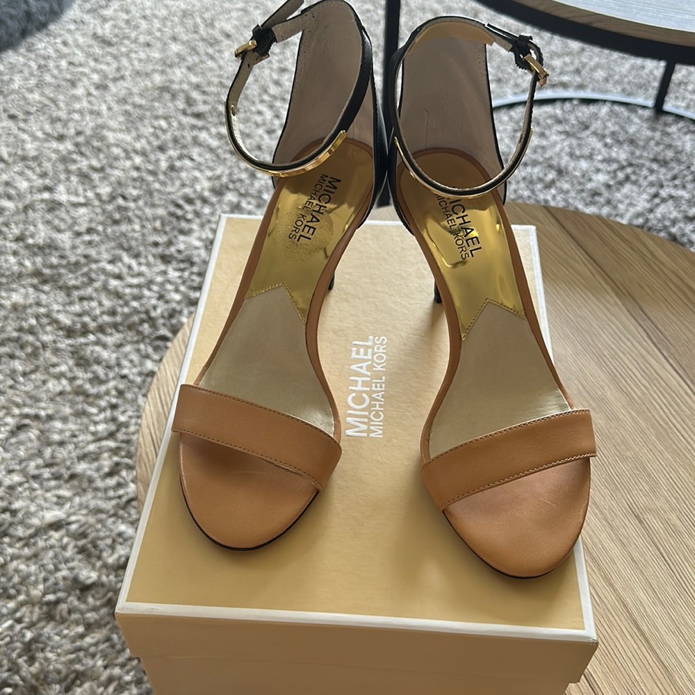 MK Kitten open toe sandal 7.5